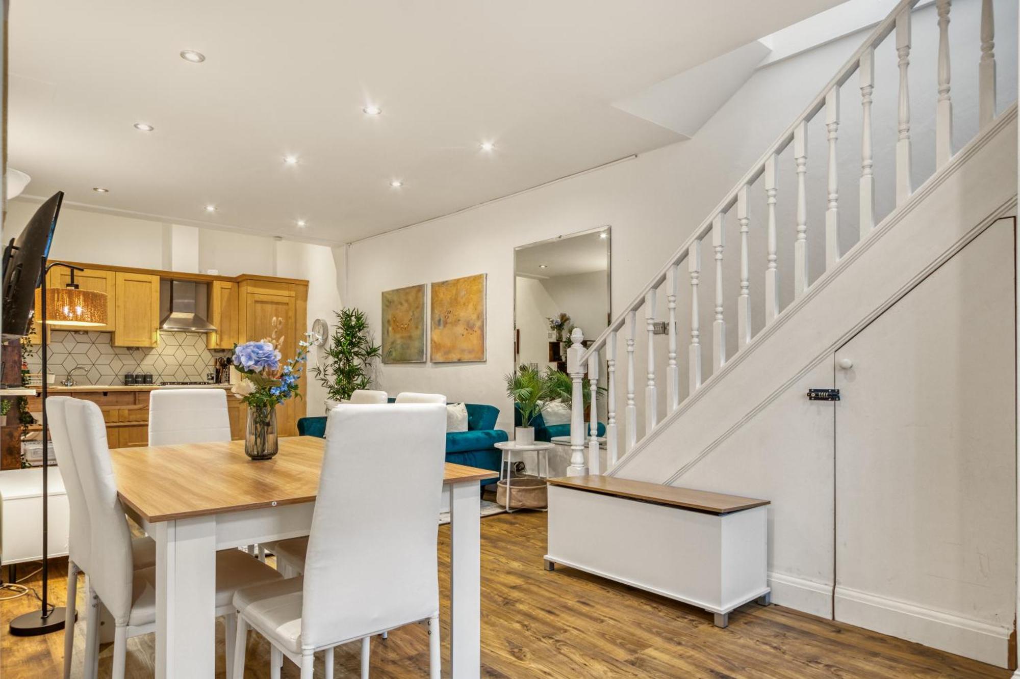 Appartamento Vibrant 2-bed By Bow *