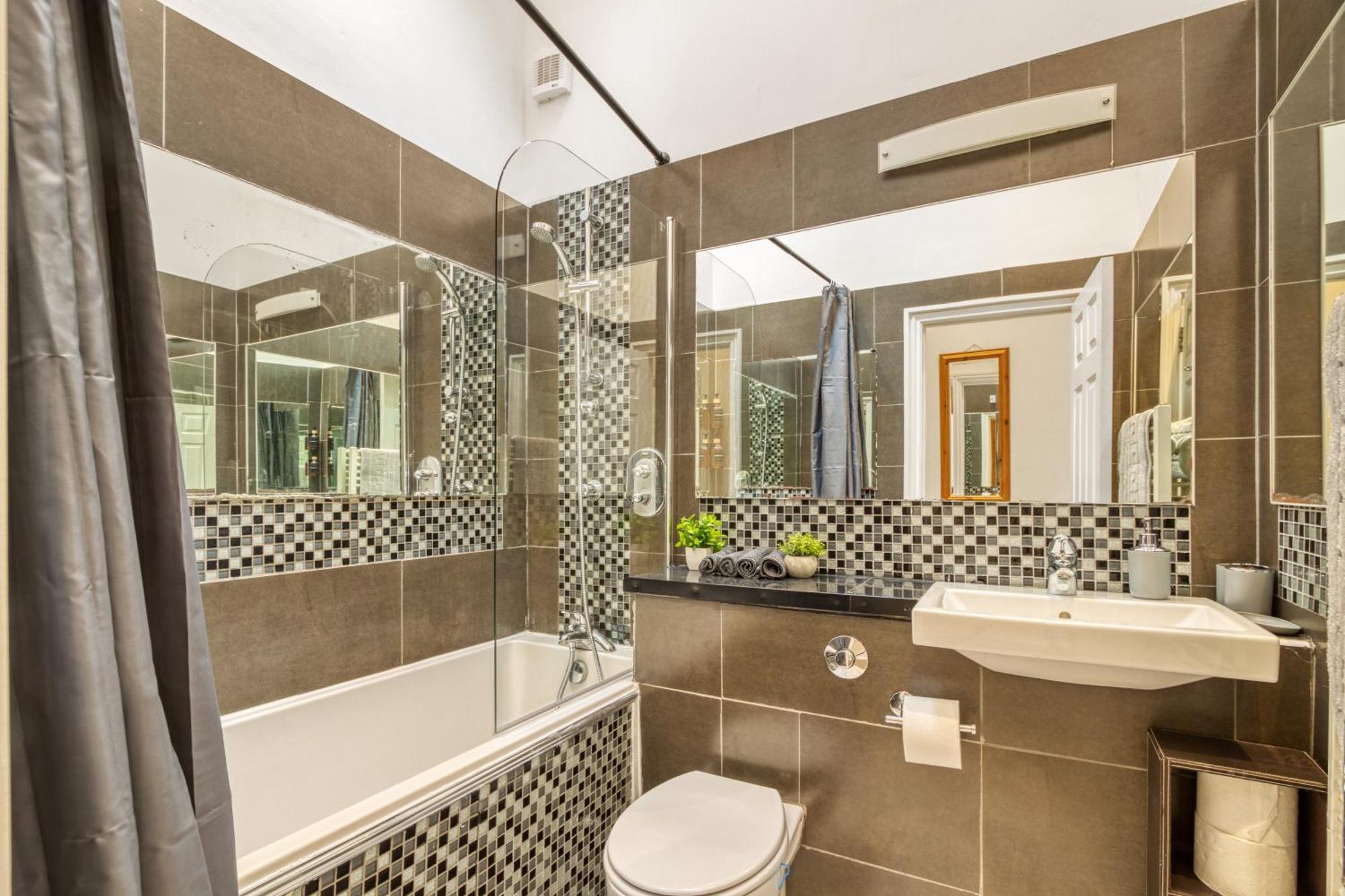 Vibrant 2-bed By Bow * Londra